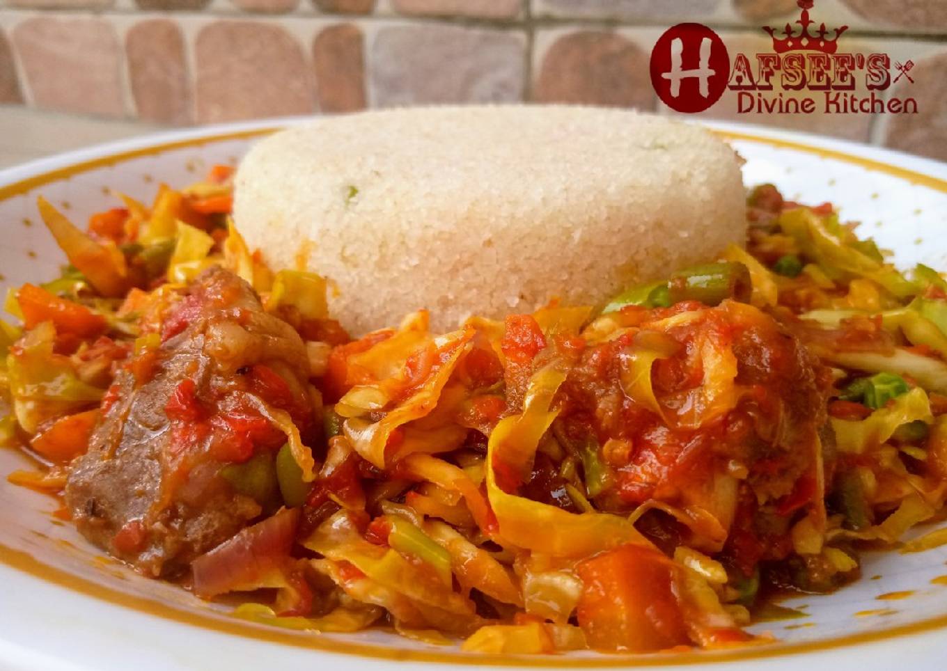 Steamed coarse rice(dambu) and beef cabbage sauce