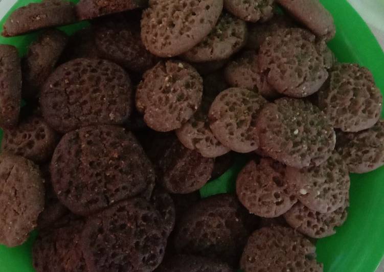Kue coklat kacang ukuran gelas