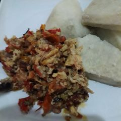 A picture of Yam with egg sauce.