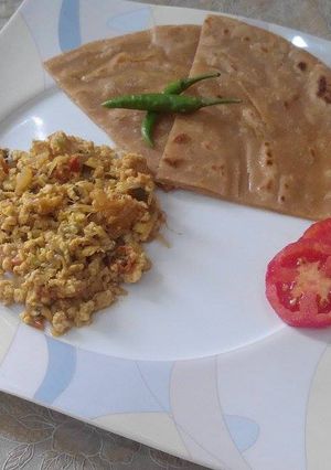 A picture of Lacha Paratha.