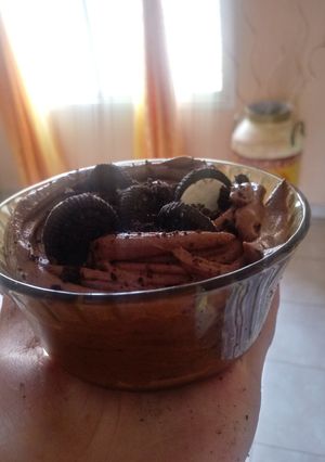Una foto de Mousse de chocolate con oreos