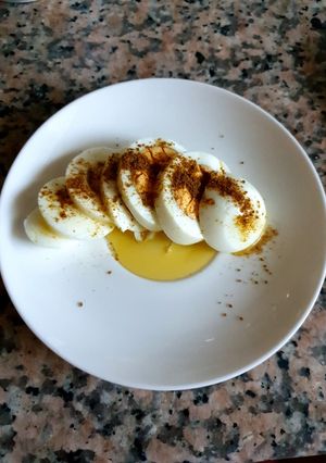 A picture of Hardboiled Eggs.