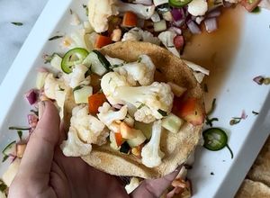 Una foto de Ceviche de coliflor