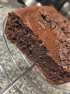 Una foto de Budín de banana y chocolate 🍌🍫