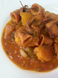 Una foto de Guiso de Chipirones con patatas