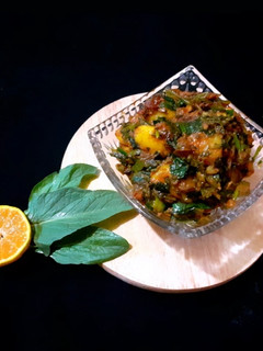 عکسی از دستور آلو پالک 😋😍 با رب انار (خوراک سیب زمینی اسفناج پاکستانی)