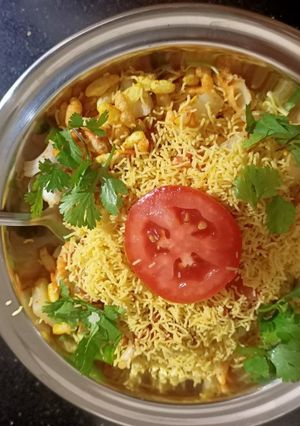 બોમ્બે ભેળ (Bombay Bhel Recipe In Gujarati) રેસીપી મુખ્ય ફોટો