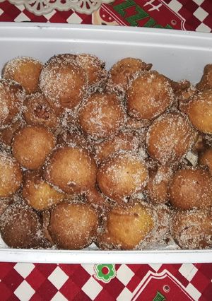 Una foto de Buñuelos con banana y un toque de canela