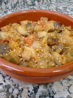 Una foto de Curry de berenjena y tomate