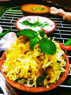 हैदराबादी वेज दम बिरयानी (hyderabadi veg dum biryani recipe in Hindi) रेसिपी मुख्य फोटो