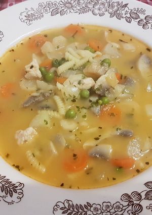 Tárkonyos csirkeraguleves recept fotója