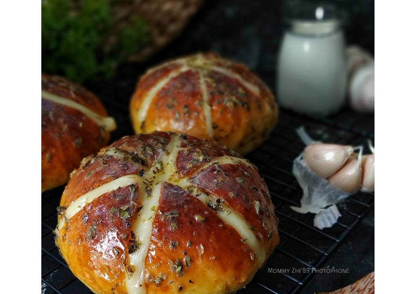 Korean Garlic Cheese Bread