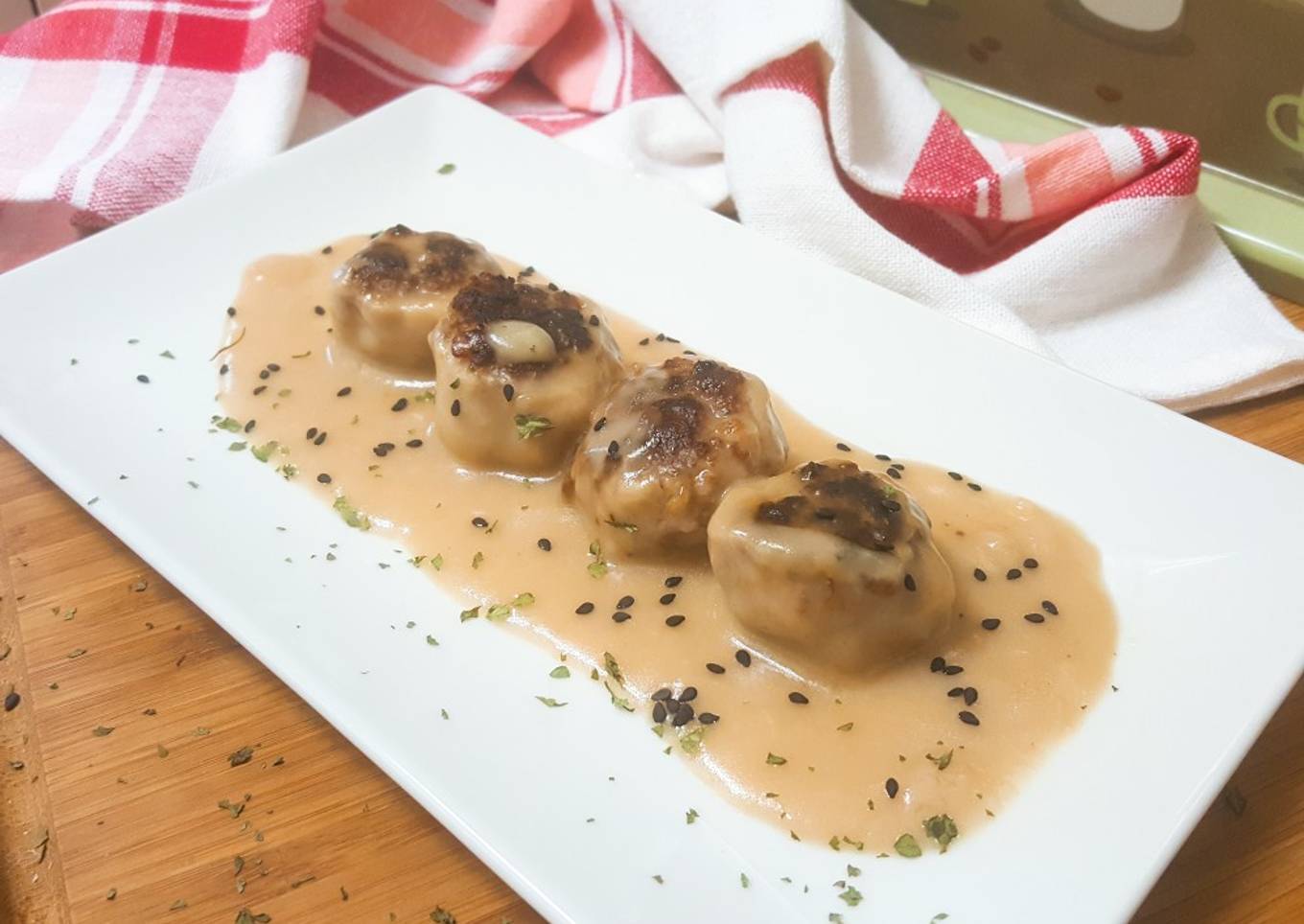 Albóndigas suecas con salsa de nata y soja
