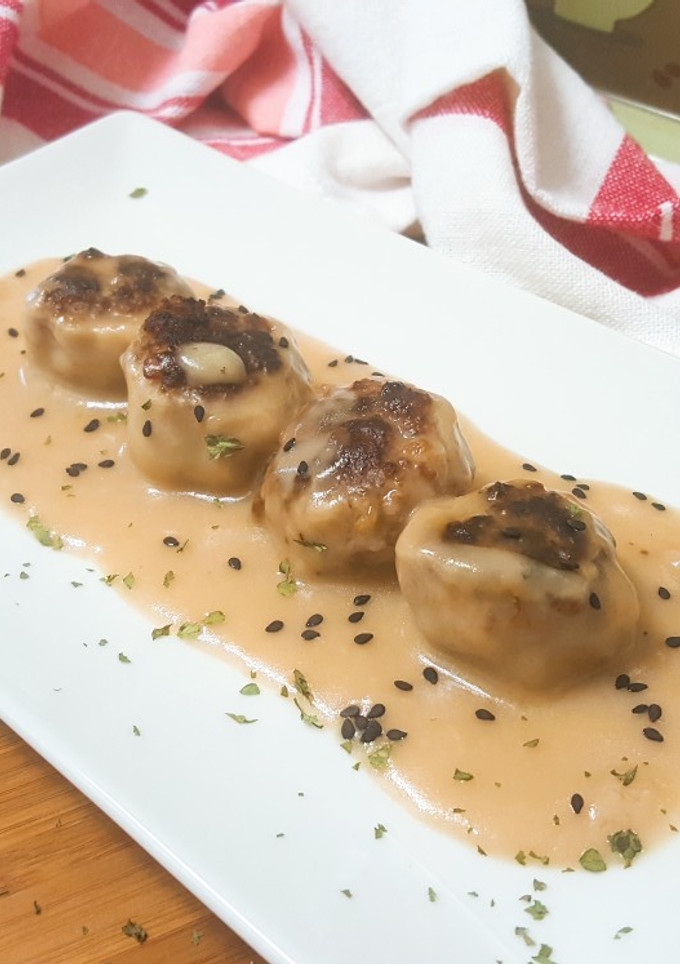 Una foto de Albóndigas suecas con salsa de nata y soja
