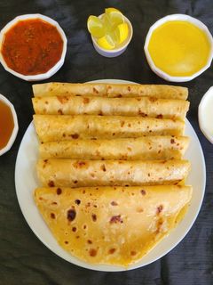 पुरणपोळी (Puranpoli recipe in marathi) रेसिपी चे मुख्य फोटो