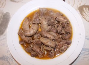 Una foto de Mollejas y Cuellos de pollo en salsa