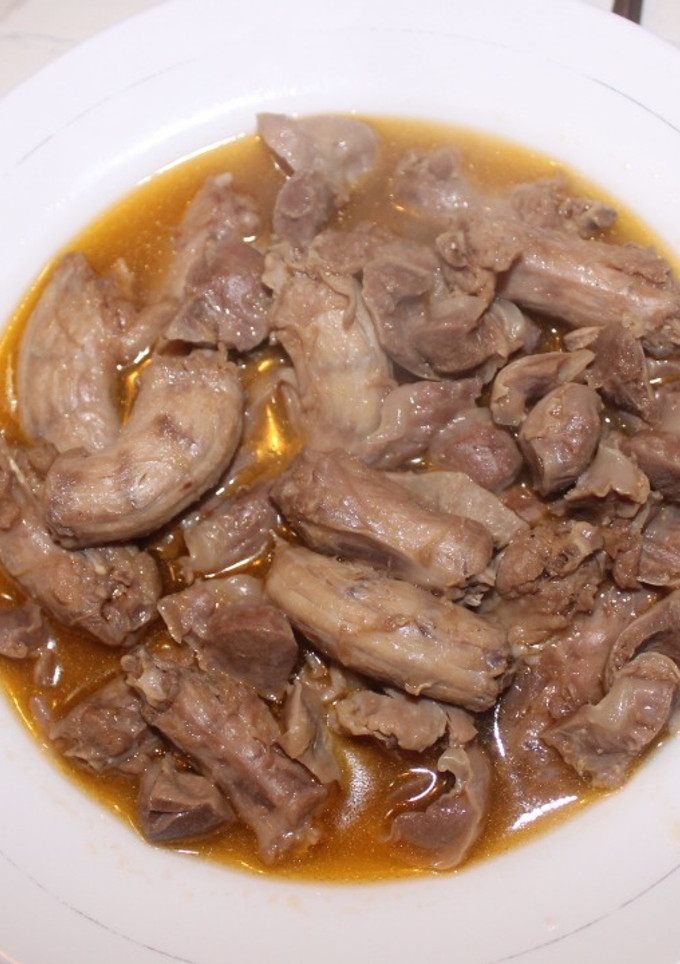 Una foto de Mollejas y Cuellos de pollo en salsa