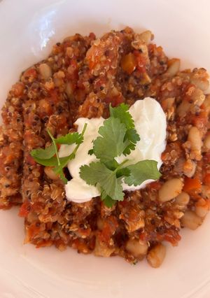 Mexikói egytál csirkével és quinoával recept fotója