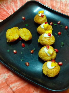 મેંગો મિનિ સ્ટફ કેક(mango mini stuff cake recipe in gujarati) રેસીપી મુખ્ય ફોટો