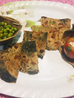 बथुआ पराठा (bathua paratha recipe in Hindi) रेसिपी मुख्य फोटो