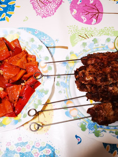Una foto de Kefta marroquí de ternera y pimientos asados