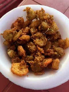 গার্লিক প্রন স্টার ফ্রাই (garlic prawn stir fry recipe in Bengali) রেসিপির প্রধান ছবি