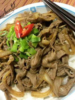 Foto resep Mangkok Daging ala Yoshinoya (Gyudon Beef Bowl)
