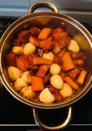 Hình của món Thịt kho dừa non, trứng cút.