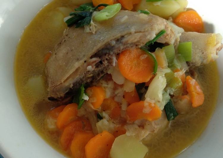 Langkah Mudah untuk Menyiapkan Sop sayur ayam yang Menggugah Selera