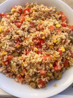 Una foto de Ensalada de arroz. Ideal tupper!