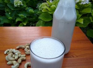 Una foto de Leche vegetal casera: castañas de cajú