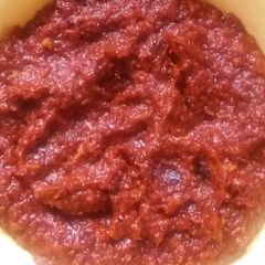 A picture of Schezwan sauce.