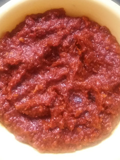 A picture of Schezwan sauce.