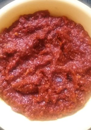 A picture of Schezwan sauce.
