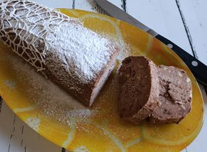 Foto di Salame al cioccolato con yogurt greco