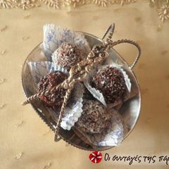 A picture of Mini chocolate sponge balls.