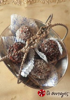 A picture of Mini chocolate sponge balls.