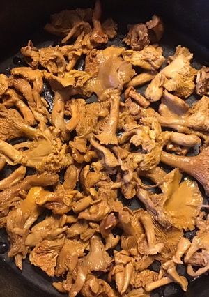 A picture of California Farm Chanterelle Mushrooms in Butter.