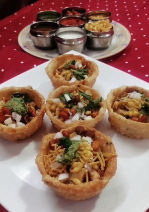 કટોરી ચાટ (Katori Chaat Recipe In Gujarati) રેસીપી મુખ્ય ફોટો