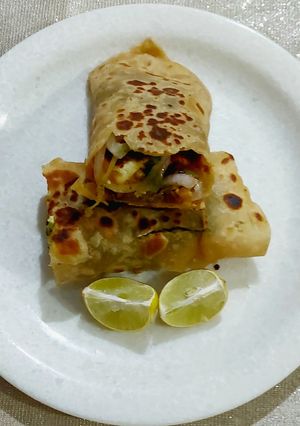 પનીર કાઠી રોલ (Paneer Kathi Roll Recipe In Gujarati) રેસીપી મુખ્ય ફોટો