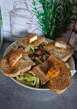 Une photo de Salade 🥗 de pâtes aux toasts de chèvre chaud