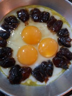 عکسی از دستور تخم مرغ و خرما (قیساوا)