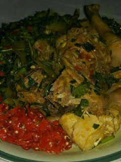 A picture of Vegetable Chicken sauce with ugba n pepper.