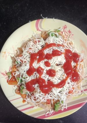 ભાખરી પીઝા (Bhakhri Pizza Recipe in Gujarati) રેસીપી મુખ્ય ફોટો