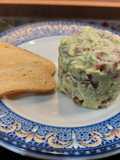 Tartar de fuet y aguacate