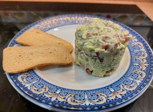 Foto principal de Tartar de fuet y aguacate