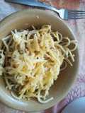 Spaghetti cremoso con pollo y romero