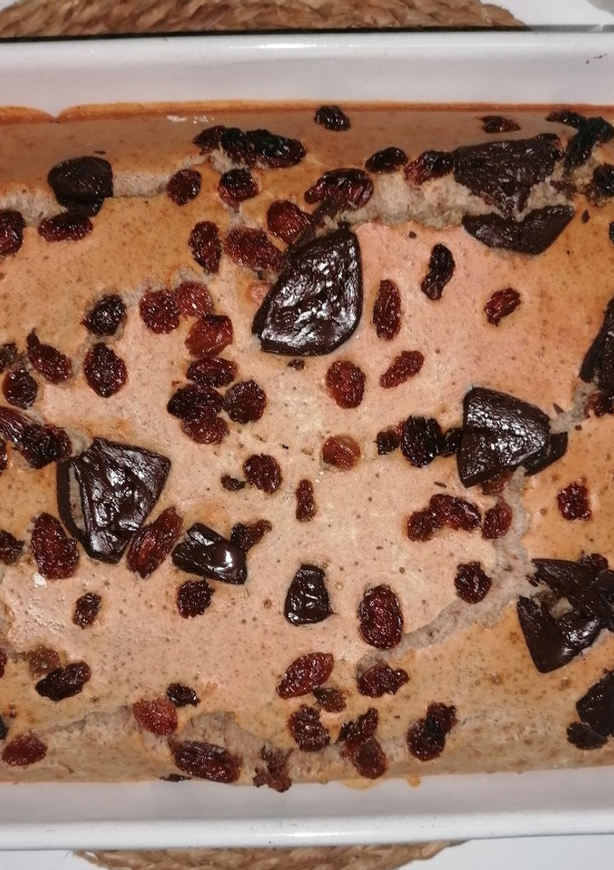 Una foto de Bizcocho sano de pasas, castañas y chocolate