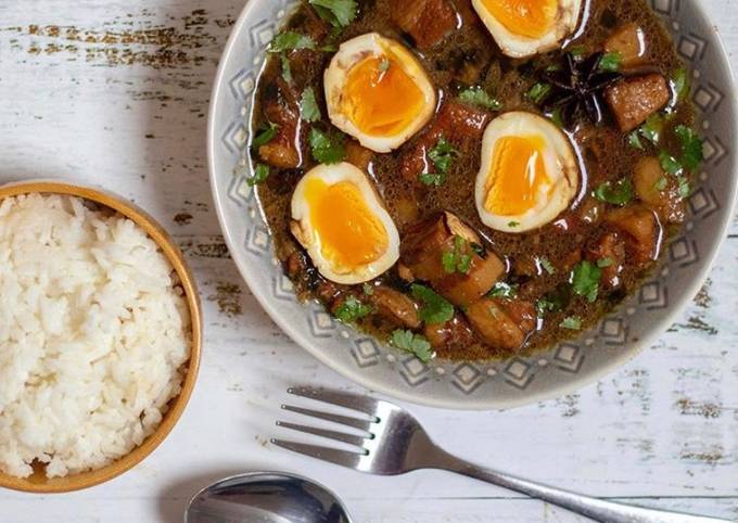 Aromatic braised pork belly in Chinese spices. ไข่พะโล้ Recipe