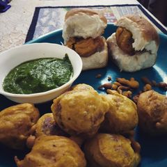 A picture of Vada pav.